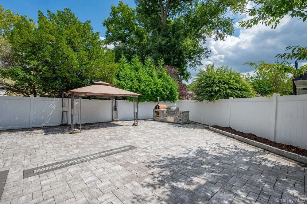 2566 Flint Avenue Bronx, NY 10475