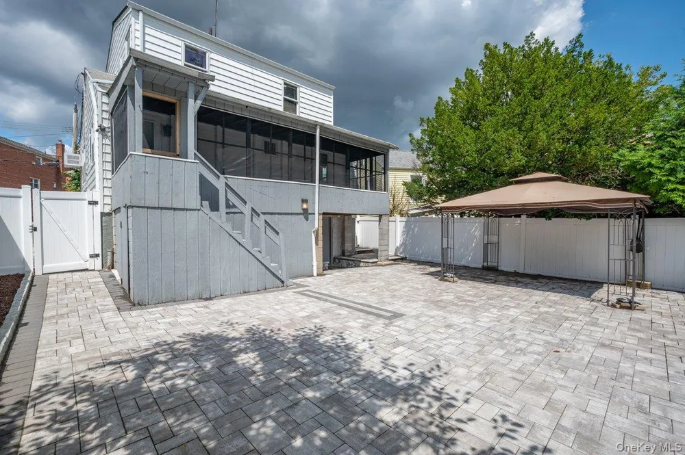 2566 Flint Avenue Bronx, NY 10475