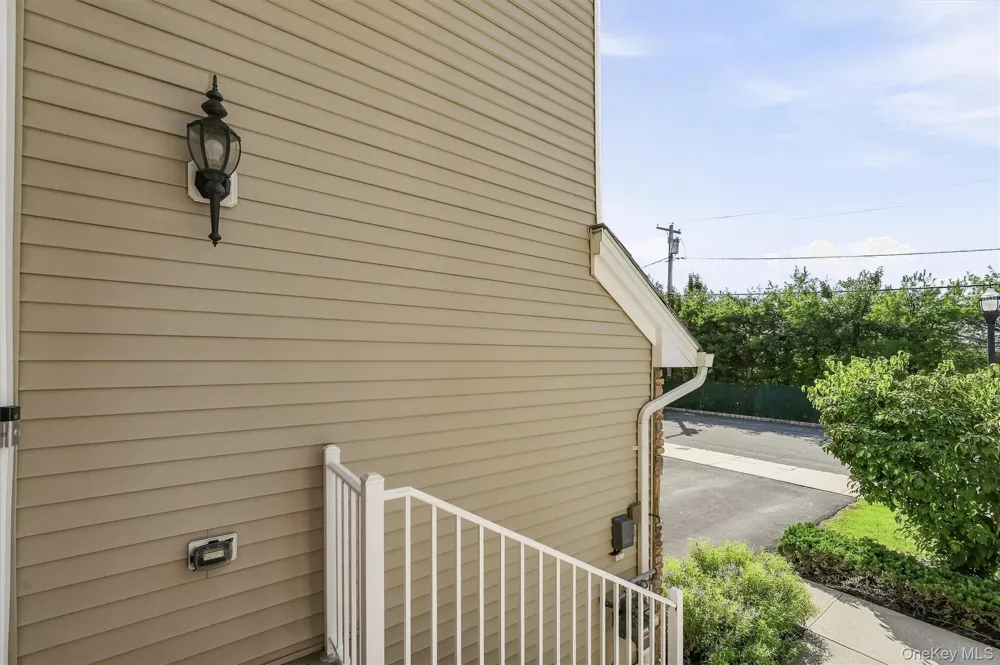 806 Hawthorn Way New Windsor, NY 12553