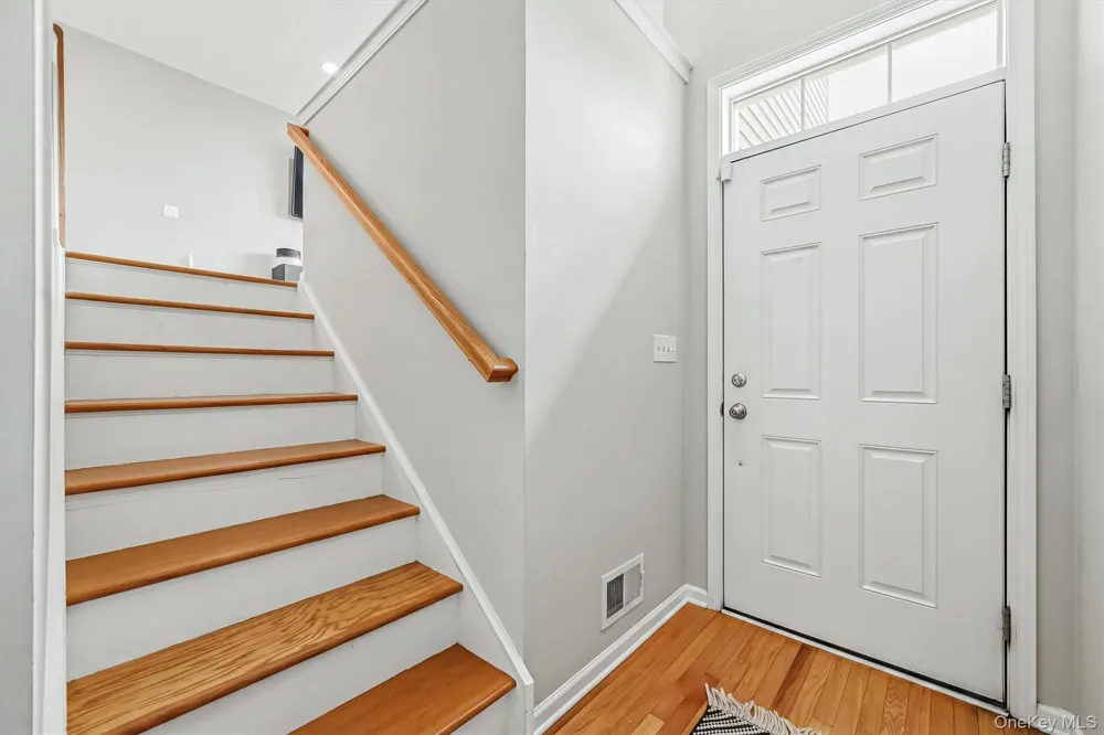 806 Hawthorn Way New Windsor, NY 12553