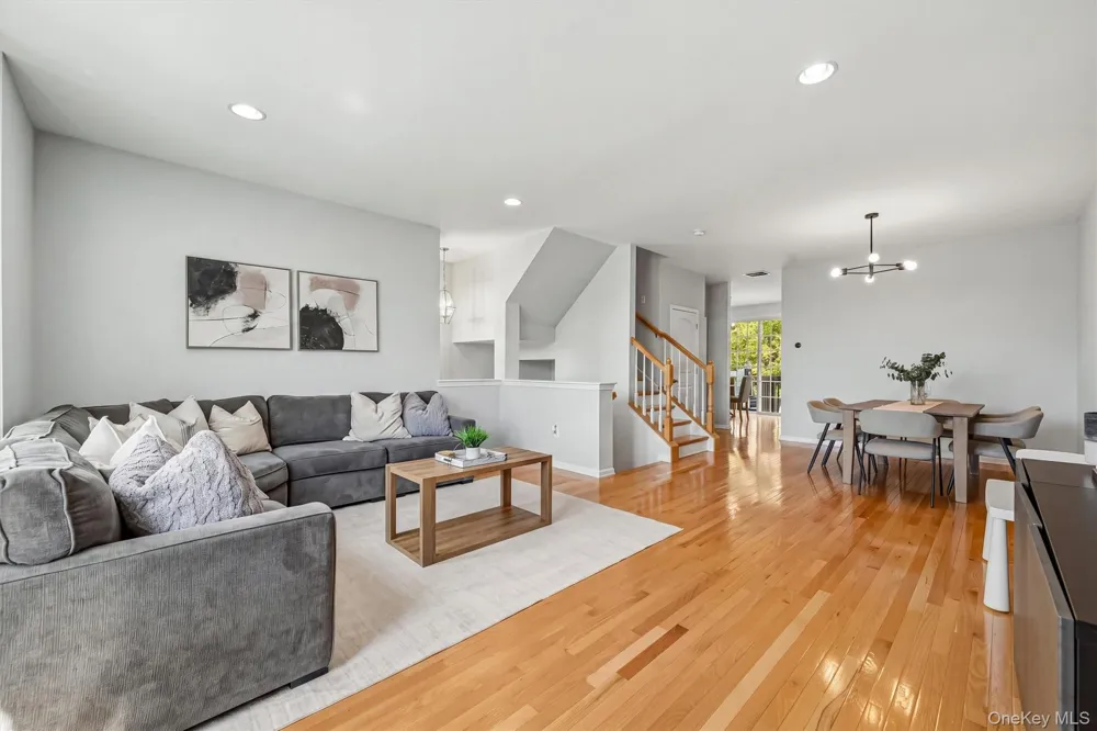 806 Hawthorn Way New Windsor, NY 12553