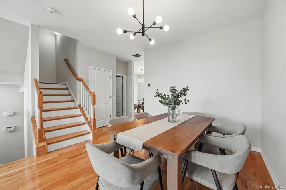 806 Hawthorn Way New Windsor, NY 12553