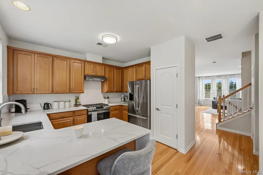 806 Hawthorn Way New Windsor, NY 12553