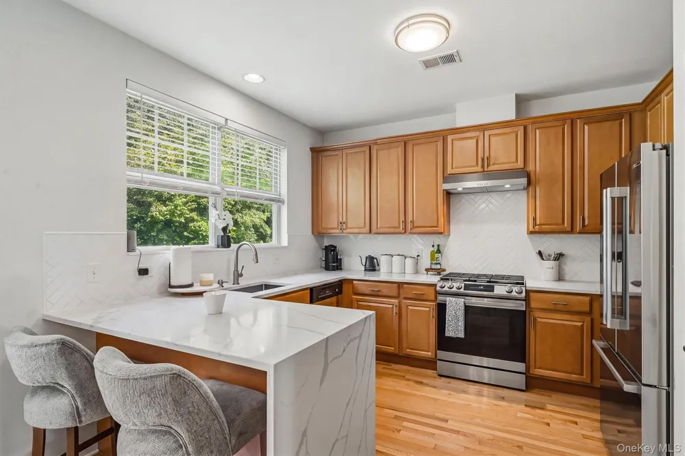 806 Hawthorn Way New Windsor, NY 12553
