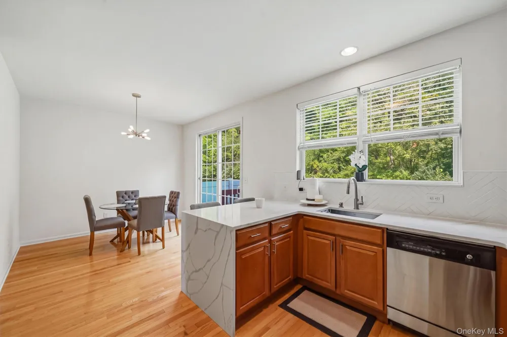 806 Hawthorn Way New Windsor, NY 12553