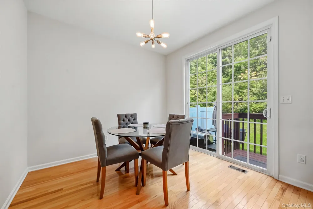 806 Hawthorn Way New Windsor, NY 12553