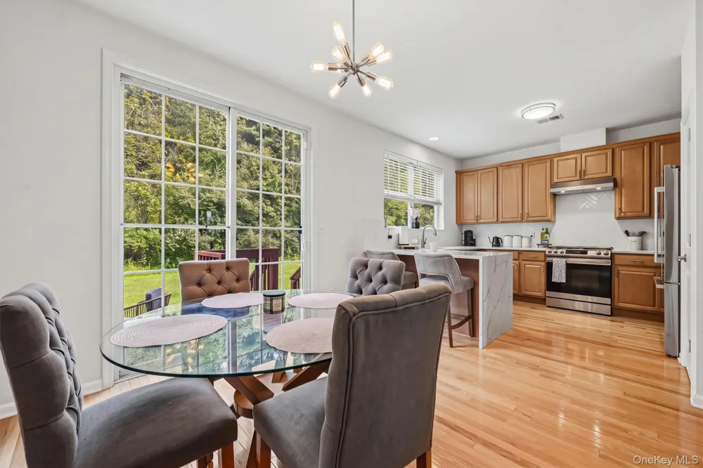 806 Hawthorn Way New Windsor, NY 12553