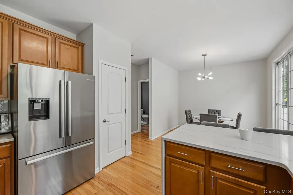 806 Hawthorn Way New Windsor, NY 12553