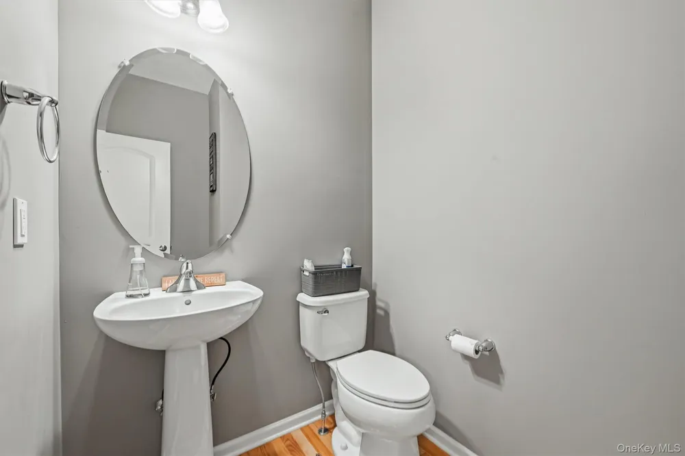 806 Hawthorn Way New Windsor, NY 12553