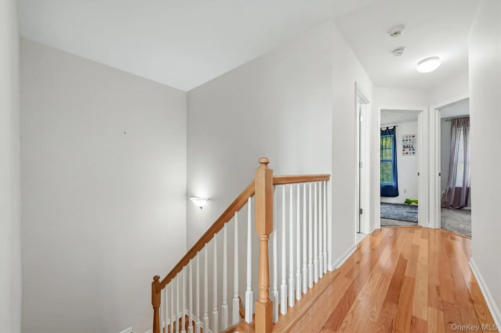 806 Hawthorn Way New Windsor, NY 12553