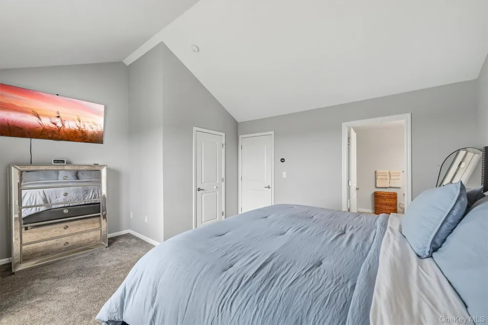 806 Hawthorn Way New Windsor, NY 12553