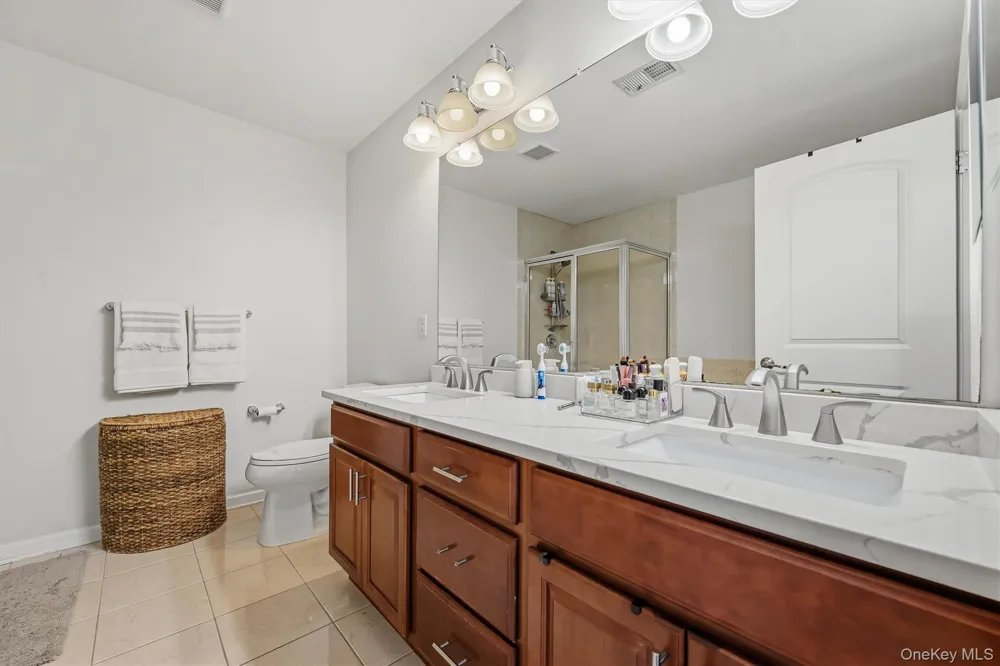 806 Hawthorn Way New Windsor, NY 12553