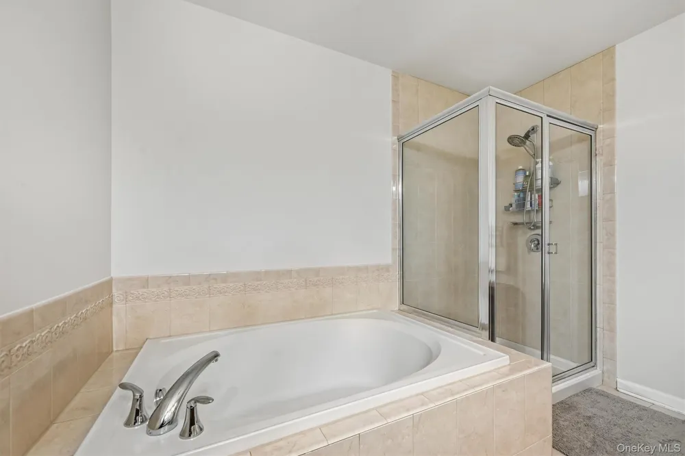 806 Hawthorn Way New Windsor, NY 12553