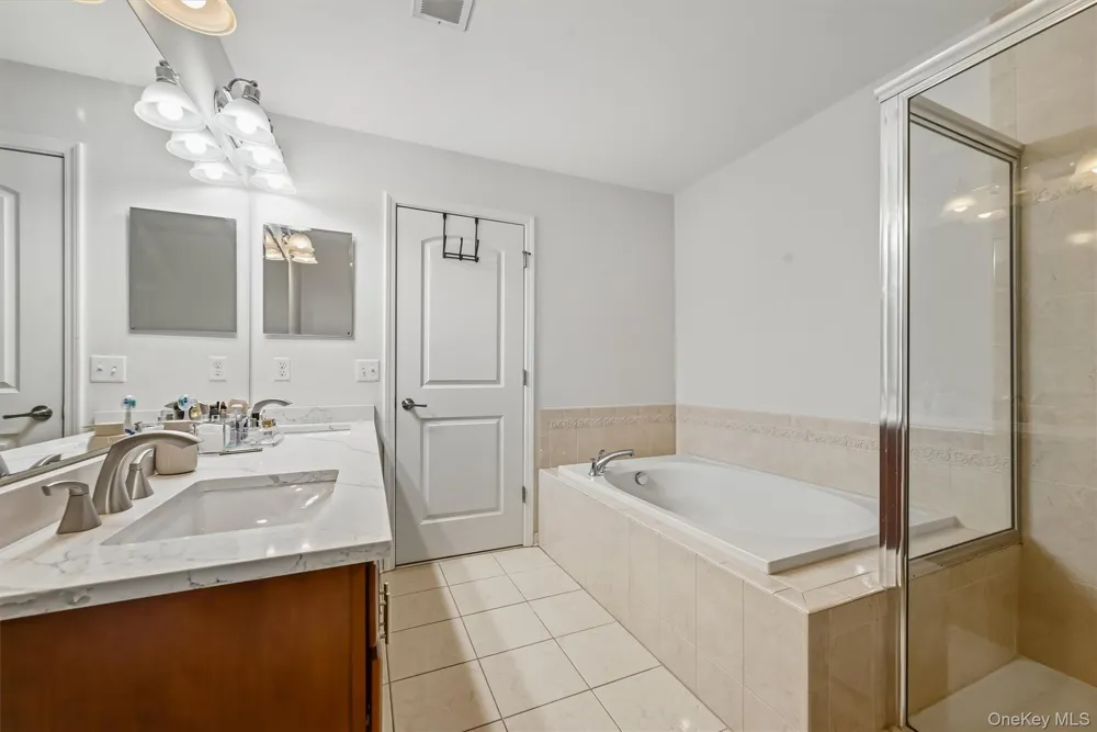 806 Hawthorn Way New Windsor, NY 12553
