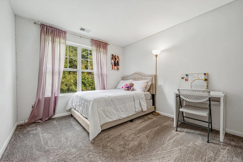 806 Hawthorn Way New Windsor, NY 12553
