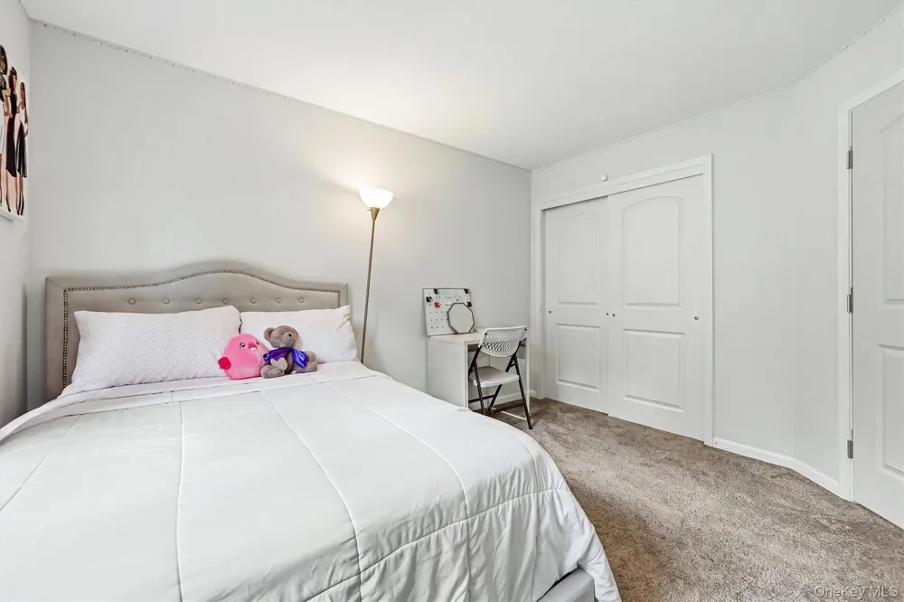 806 Hawthorn Way New Windsor, NY 12553