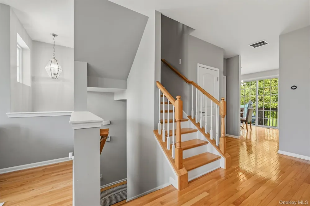 806 Hawthorn Way New Windsor, NY 12553