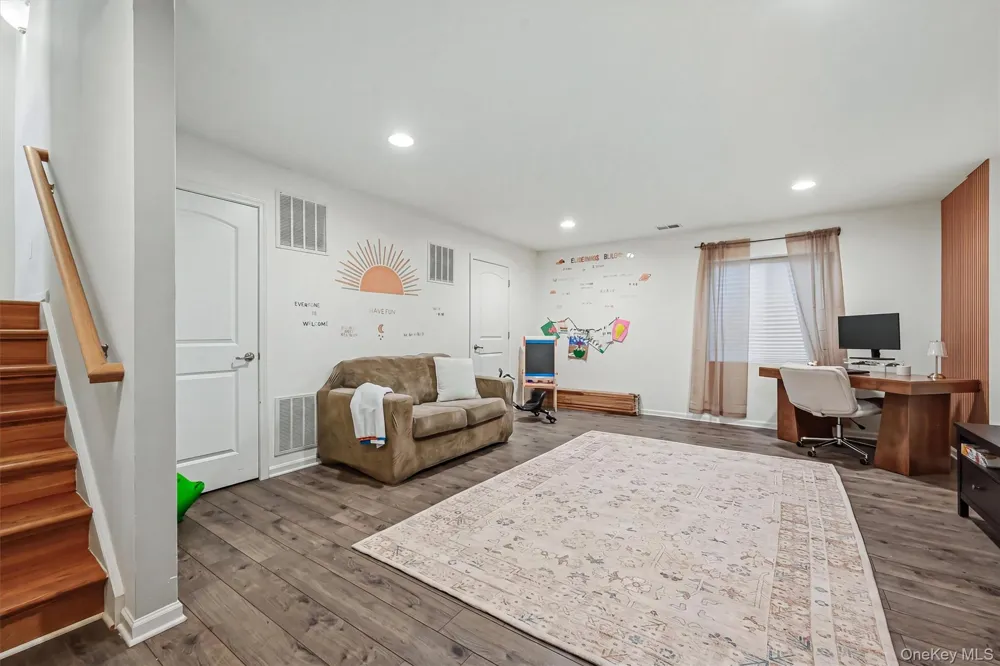 806 Hawthorn Way New Windsor, NY 12553
