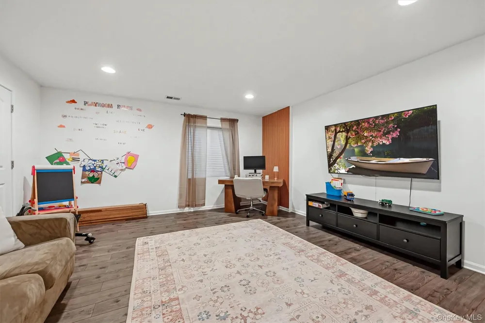 806 Hawthorn Way New Windsor, NY 12553