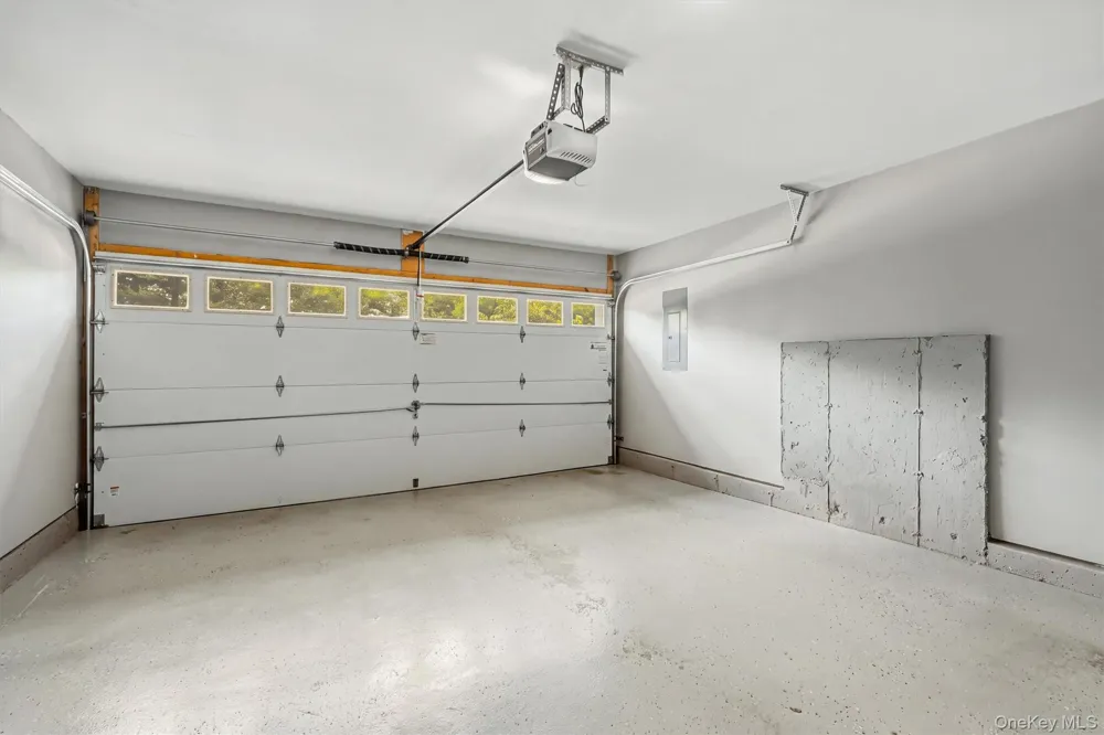 806 Hawthorn Way New Windsor, NY 12553