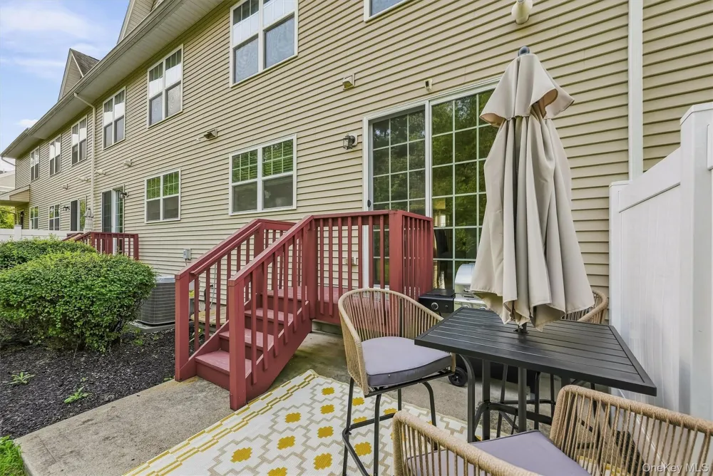 806 Hawthorn Way New Windsor, NY 12553