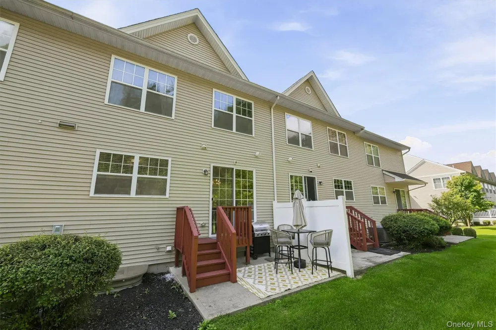 806 Hawthorn Way New Windsor, NY 12553
