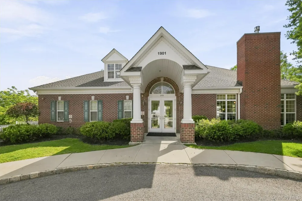 806 Hawthorn Way New Windsor, NY 12553