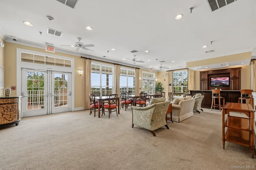 806 Hawthorn Way New Windsor, NY 12553