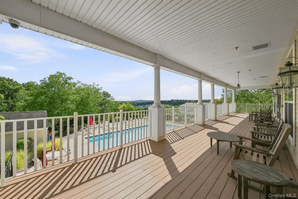 806 Hawthorn Way New Windsor, NY 12553