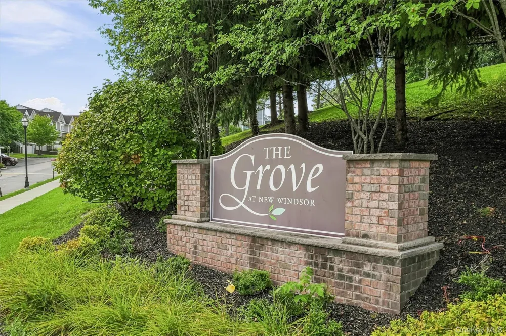 806 Hawthorn Way New Windsor, NY 12553