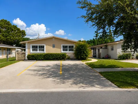 512 SW 10th St