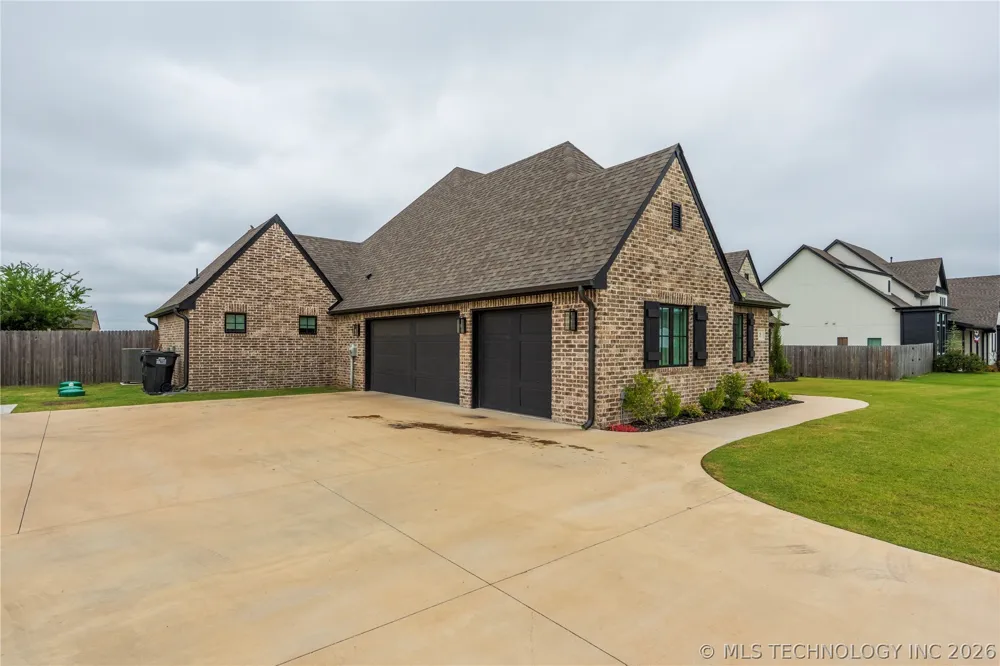 25 W 166th Place S Glenpool, OK 74033