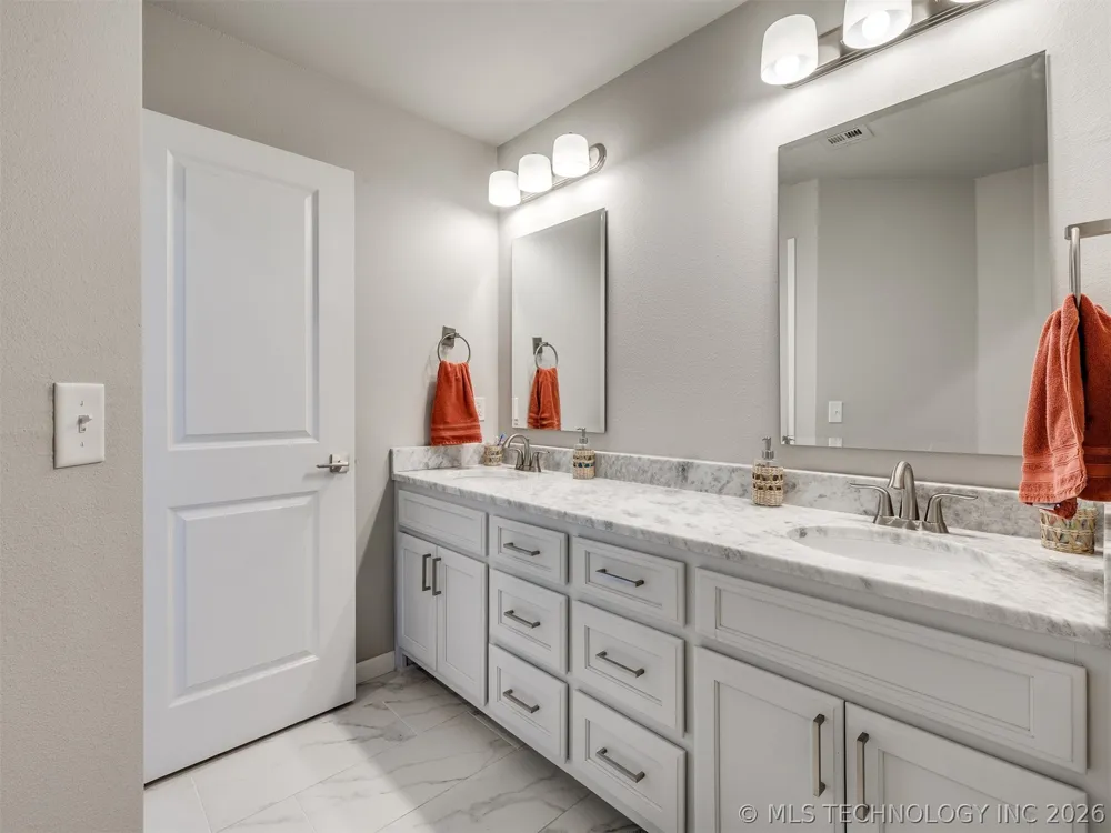 25 W 166th Place S Glenpool, OK 74033