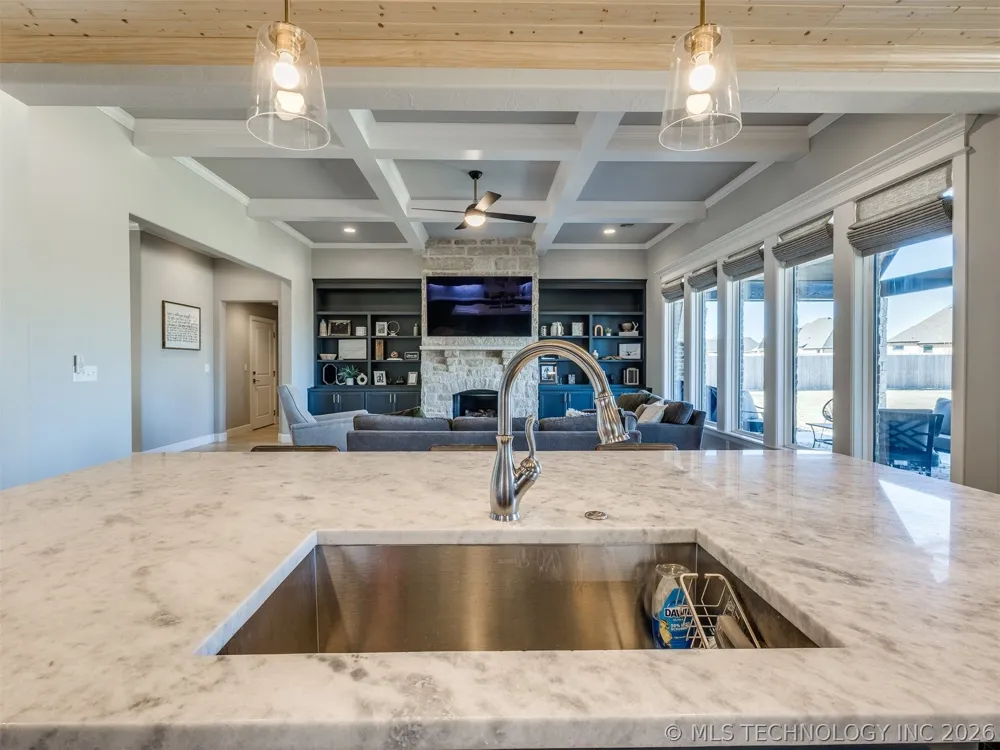 25 W 166th Place S Glenpool, OK 74033