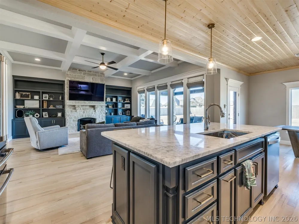 25 W 166th Place S Glenpool, OK 74033