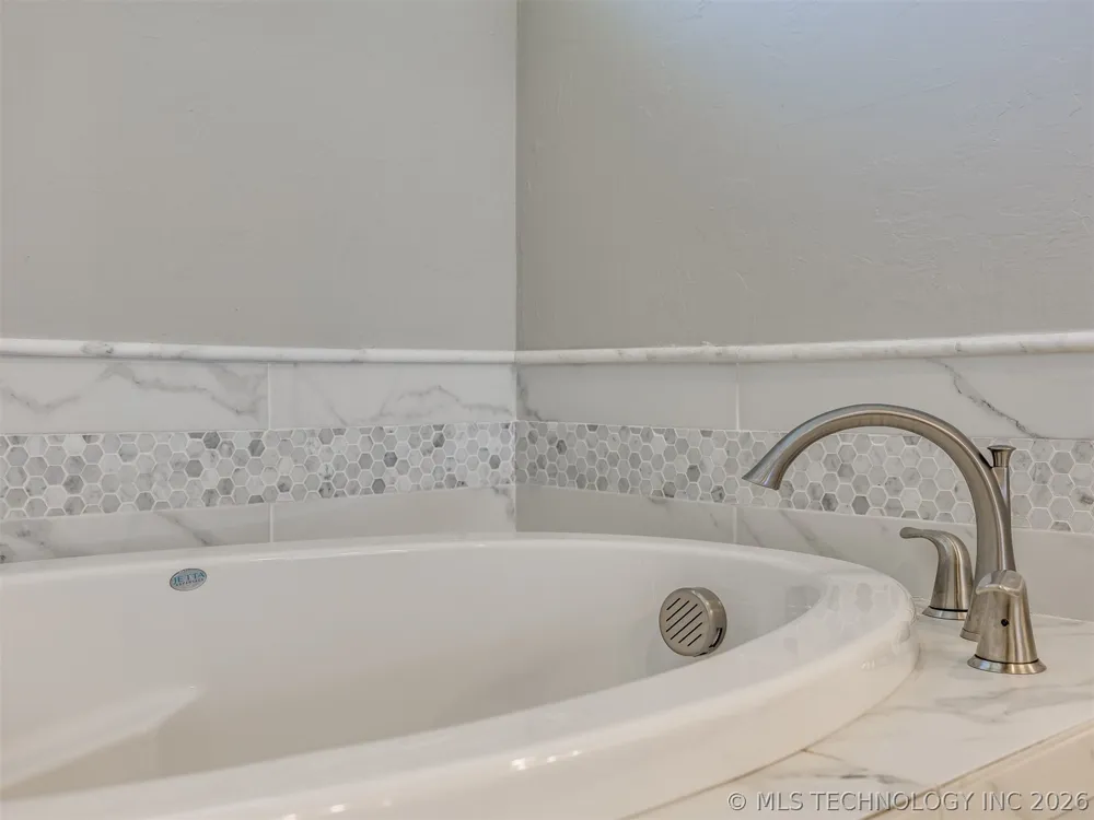 25 W 166th Place S Glenpool, OK 74033