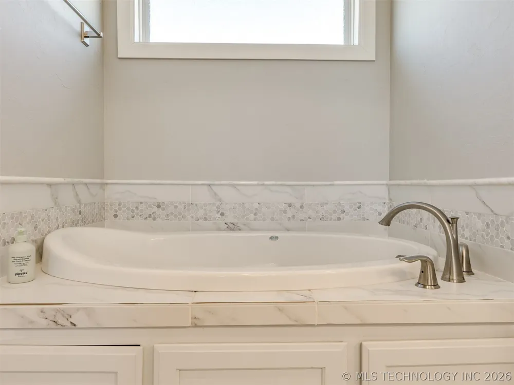 25 W 166th Place S Glenpool, OK 74033