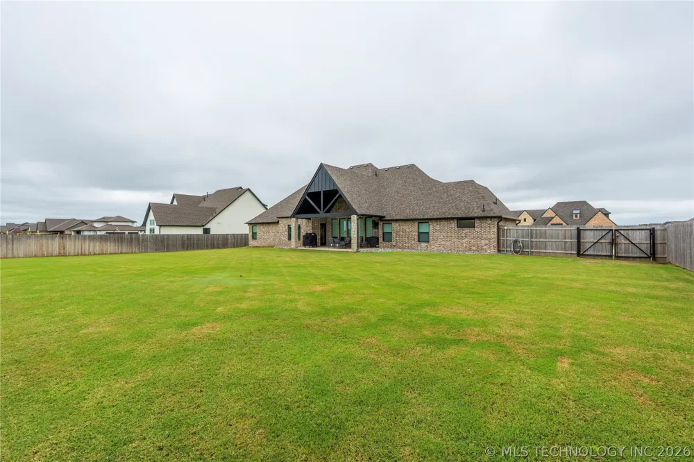 25 W 166th Place S Glenpool, OK 74033