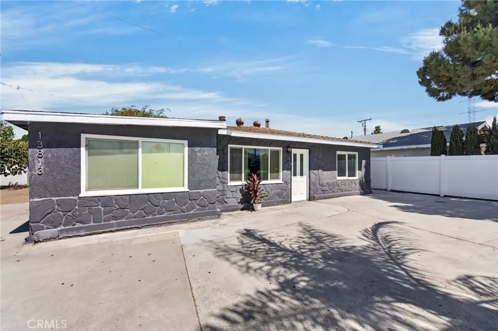 13813 Clearcrest Baldwin Park, CA 91706