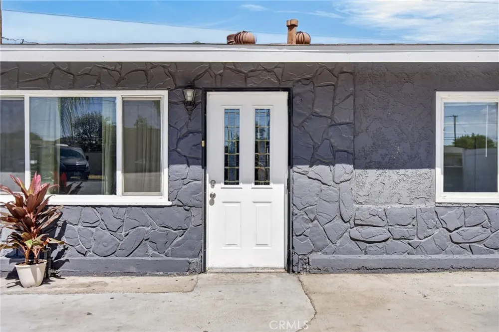 13813 Clearcrest Baldwin Park, CA 91706