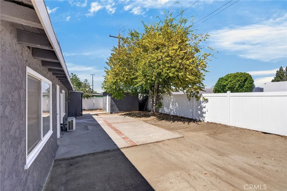 13813 Clearcrest Baldwin Park, CA 91706