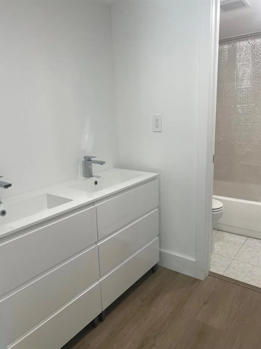 3475 COUNTRY CLUB DRIVE #206 Aventura, FL 33180