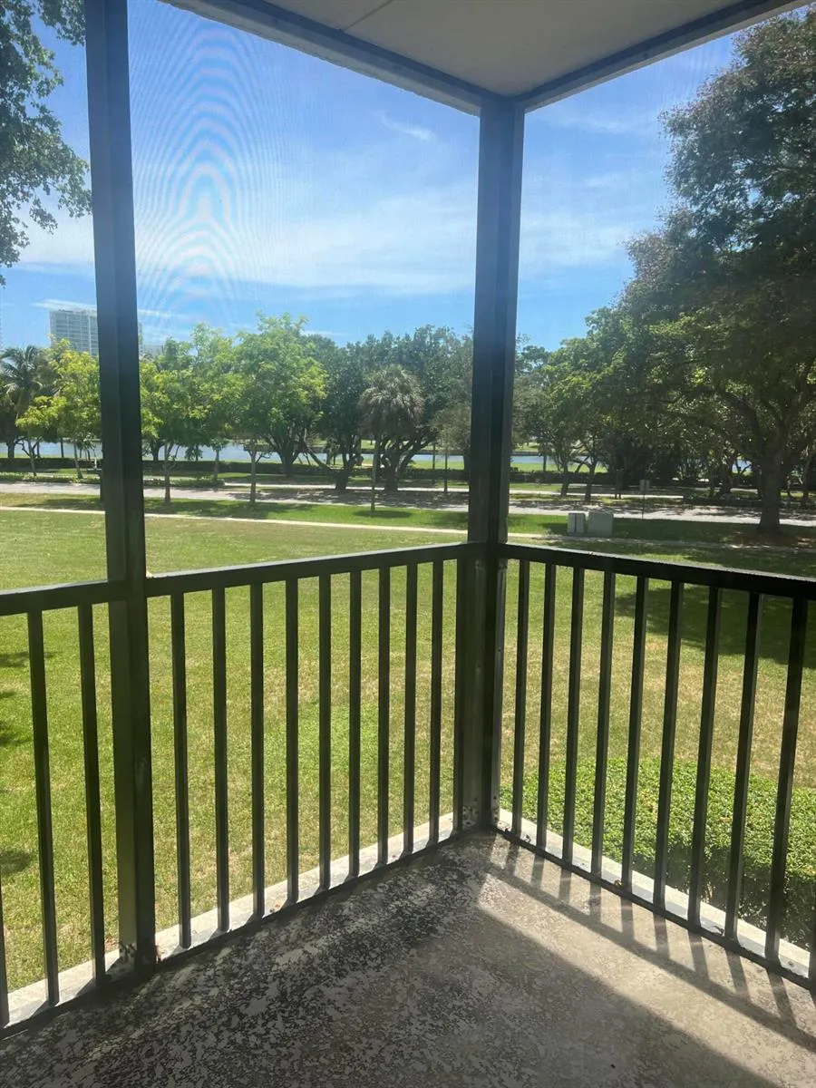 3475 COUNTRY CLUB DRIVE #206 Aventura, FL 33180