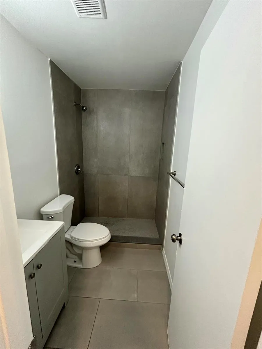749 SE 15th Street #6 Fort Lauderdale, FL 33316
