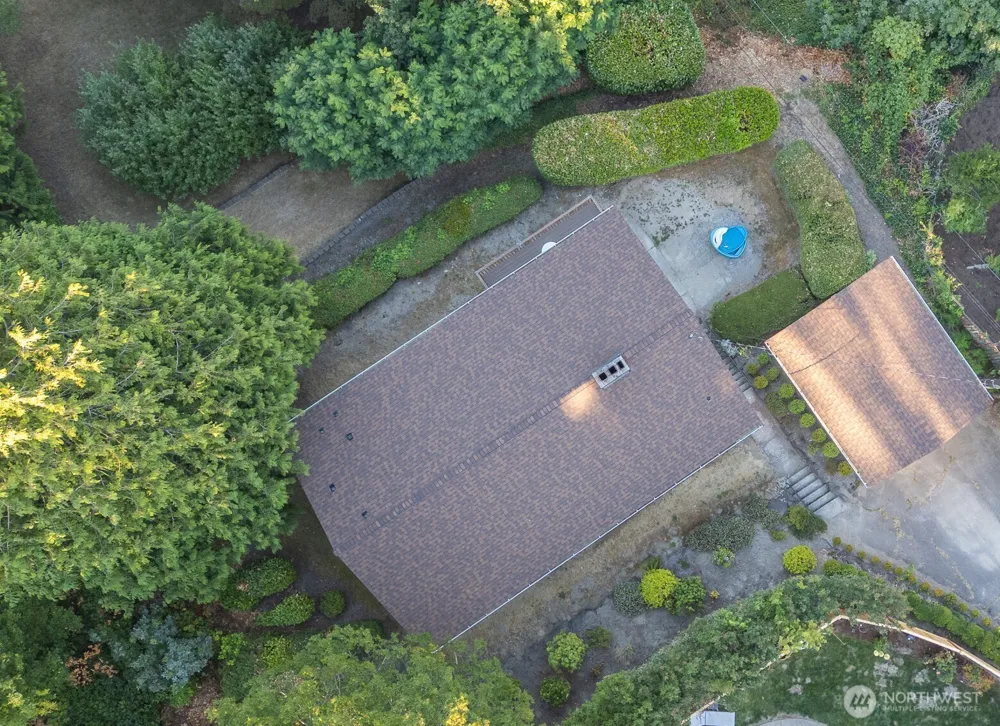 19526 53rd Avenue NE Lake Forest Park, WA 98155