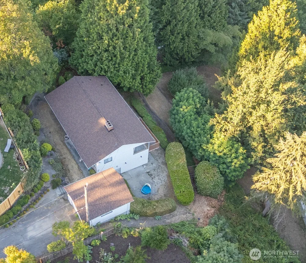 19526 53rd Avenue NE Lake Forest Park, WA 98155