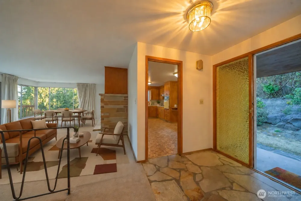 19526 53rd Avenue NE Lake Forest Park, WA 98155