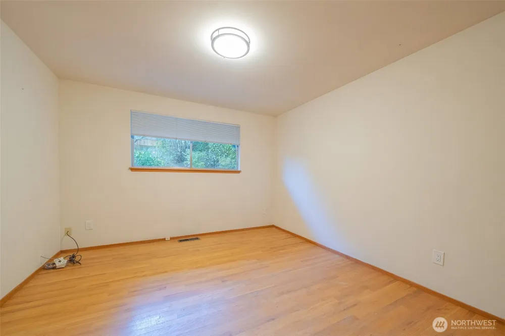 19526 53rd Avenue NE Lake Forest Park, WA 98155