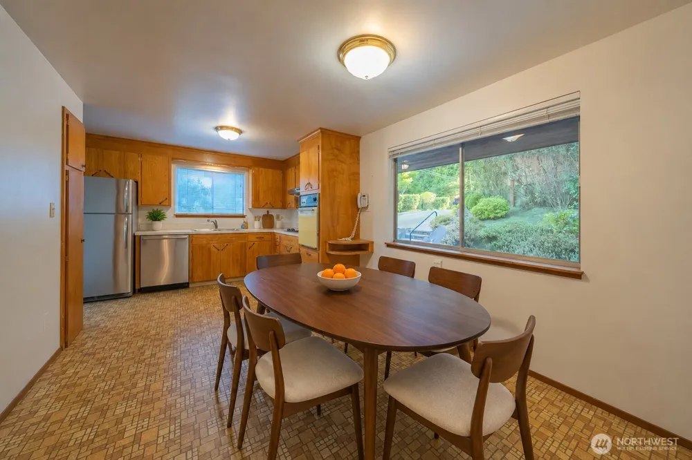 19526 53rd Avenue NE Lake Forest Park, WA 98155