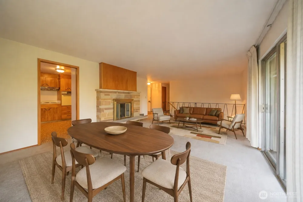 19526 53rd Avenue NE Lake Forest Park, WA 98155